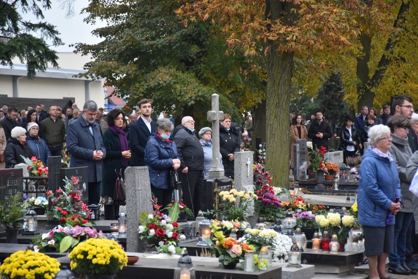 Mieszkańcy Wolsztyna wzięli udział w nabożeństwie na cmentarzu