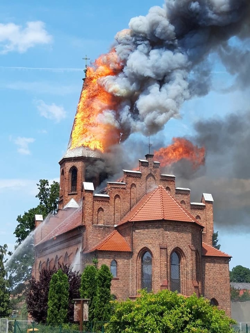 Pożar kościoła w Lutolu Suchym. Mamy ZDJĘCIA od czytelników