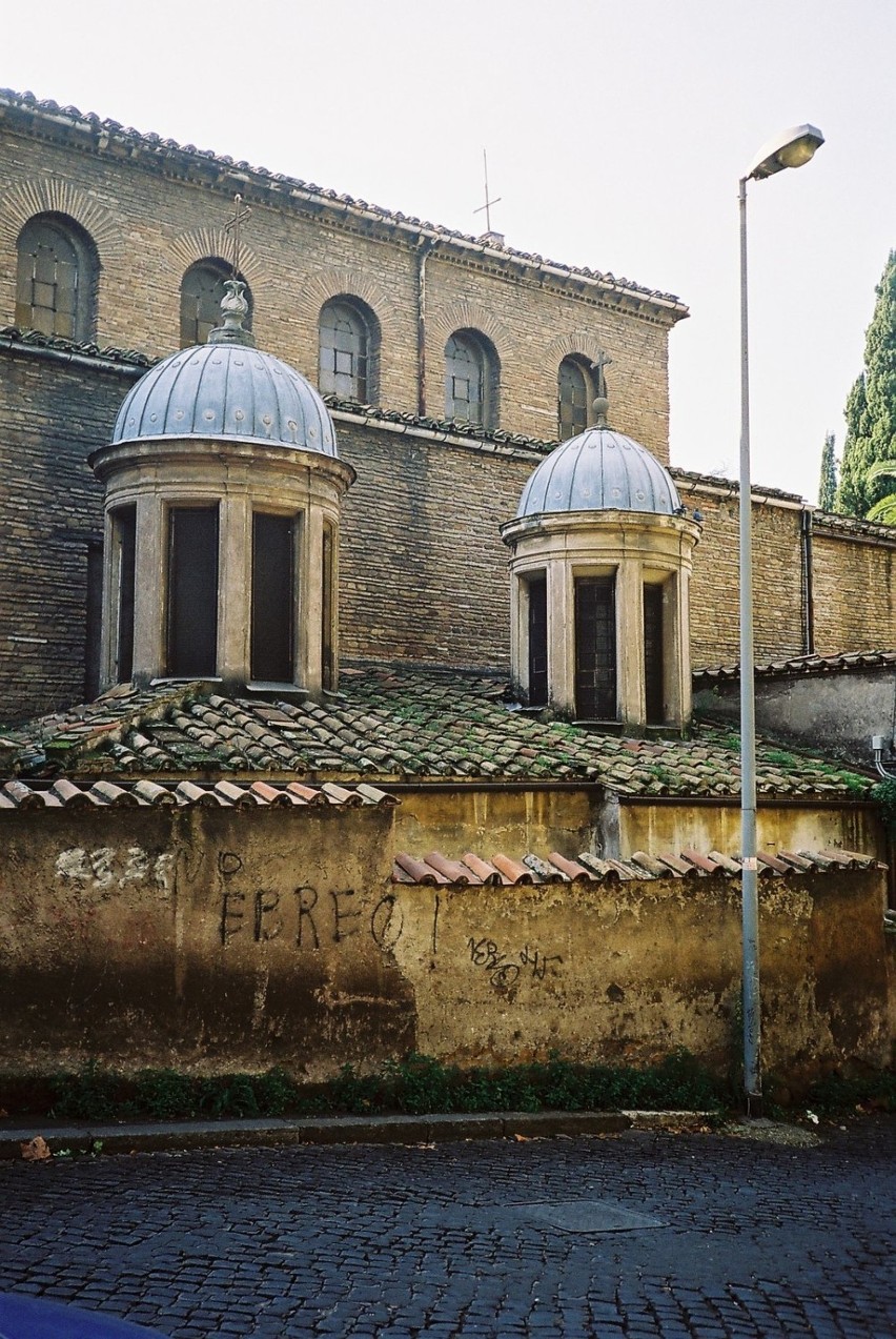 Mury bazyliki San Agnese. Fot. Jadwiga Kowalczyk