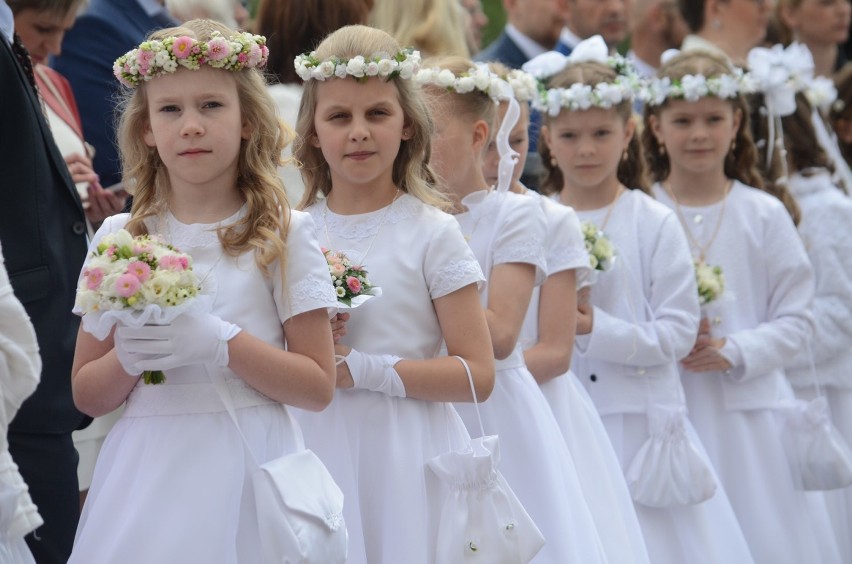 Bełchatów. Pierwsza Komunia Święta w parafii pw. NMP Matki Kościoła i Św. Barbary [ZDJĘCIA]