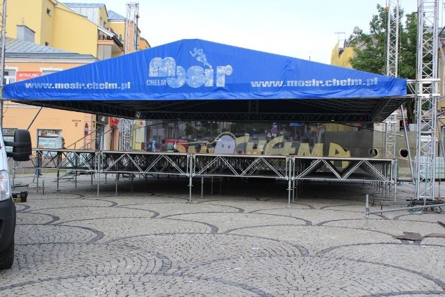 W piątek rozpoczęły się przygotowania do święta miasta. Na placu Łuczkowskiego stanęła scena i telebim. Już w sobotę odbędą się tam pierwsze występy.