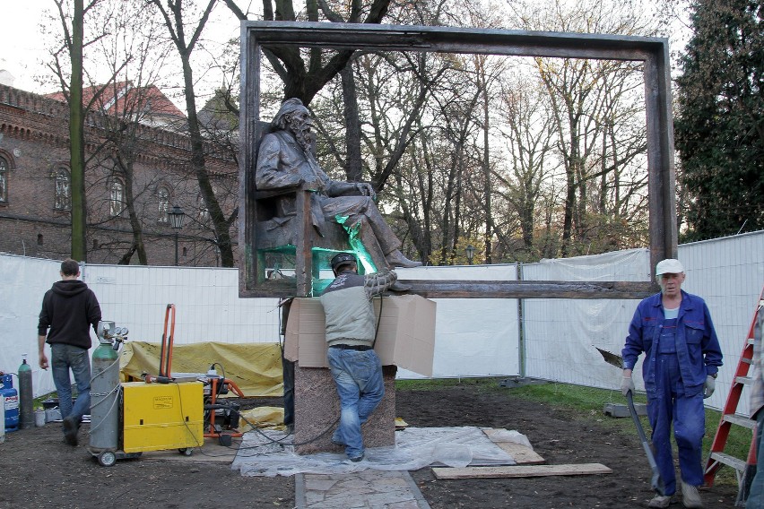 Budowa pomnika kosztowała ponad 400 tysięcy złotych, środki...