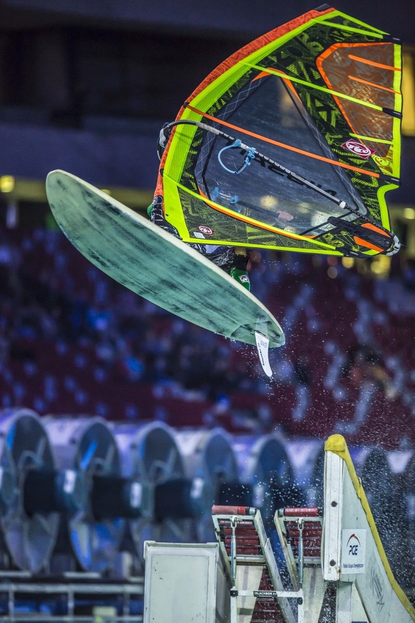 Windsurfing na Narodowym. Zobacz wodne atrakcje! [ZDJĘCIA]