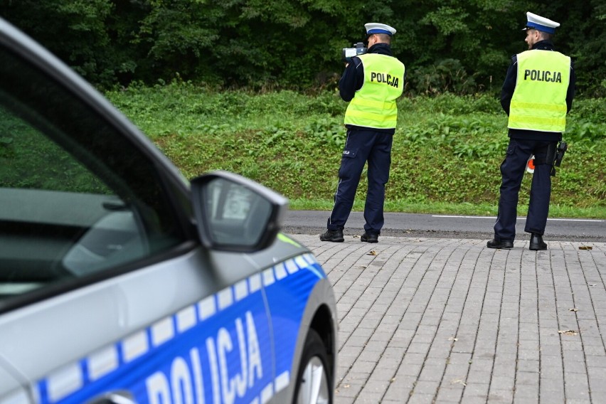 Policyjny patrol podczas kontroli drogowej w Przemyślu, 17...