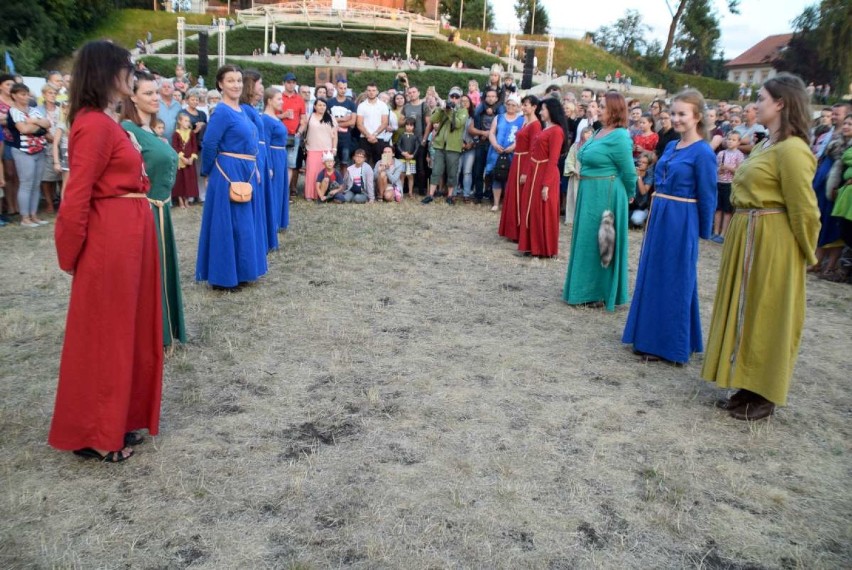 Zrękowiny - muzyka, taniec, pokaz ognia i koncert Heroes...