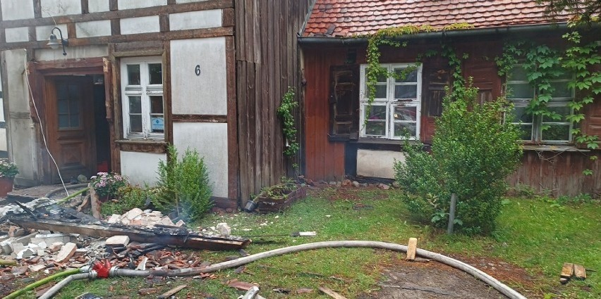 Pożar strawił dom pracownika sławieńskiego OSiR-u i jego rodziny. Uruchomiono zbiórkę dla pogorzelców