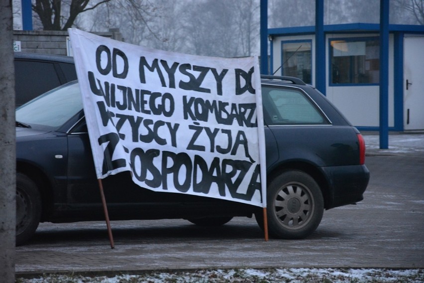 Protest rolników pod Wieruszowem. Zablokowano wjazd do zakładu Wędlinka[ZDJĘCIA]