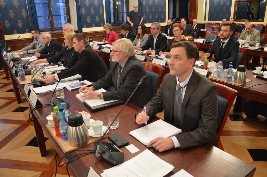 Druga sesja rady miejskiej w Głogowie. Wiemy kto będzie pracował w komisjach