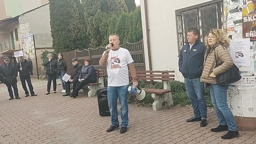 To był kolejny protest mieszkańców w Izbicy przeciw CPK. Tym razem przez kilka godzin blokowali  krajową drogę nr  17. Zobacz zdjęcia