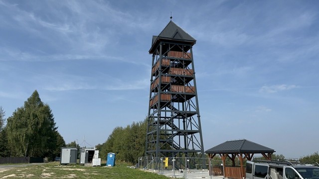 Wieża widokowa na Bocheńcu w Jadownikach wciąż jest placem budowy, jej oficjalne otwarcie zaplanowano na 14 października 2023