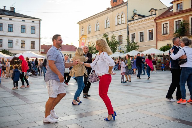 Tarnowski Rynek ponownie zapełnił się miłośnikami tańca pod gołym niebem