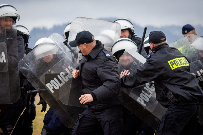 Zakopane. Policja ćwiczyła na Bachledzkim Wierchu. Stawiły się tam oddziały prewencji z kilku jednostek