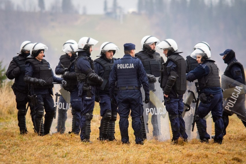 Zakopane. Policja ćwiczyła na Bachledzkim Wierchu. Stawiły się tam oddziały prewencji z kilku jednostek