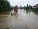 Ulica Karkonoska na osiedlu Zwięczyca w Rzeszowie pod wodą