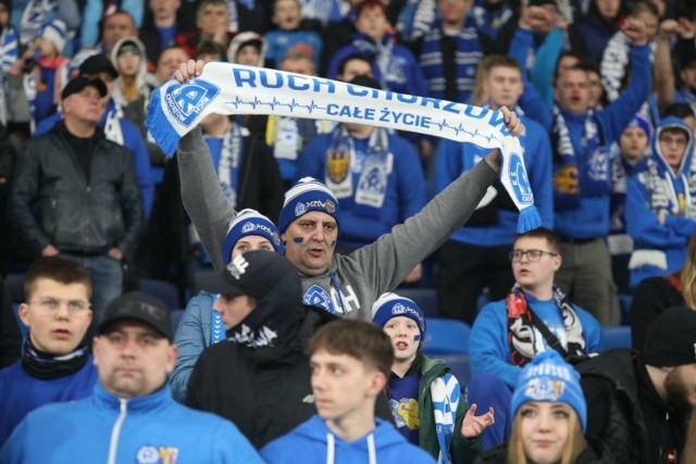 Kibice Ruchu Chorzów wreszcie mieli na Stadionie Śląskim powody do radości

  Zobacz kolejne zdjęcia. Przesuwaj zdjęcia w prawo - naciśnij strzałkę lub przycisk NASTĘPNE