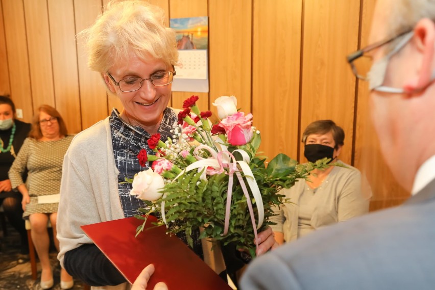 Miejski Ośrodek Pomocy Społecznej w Augustowie świętował 30-lecie działalności. Były kwiaty, podziękowania i życzenia [Zdjęcia]
