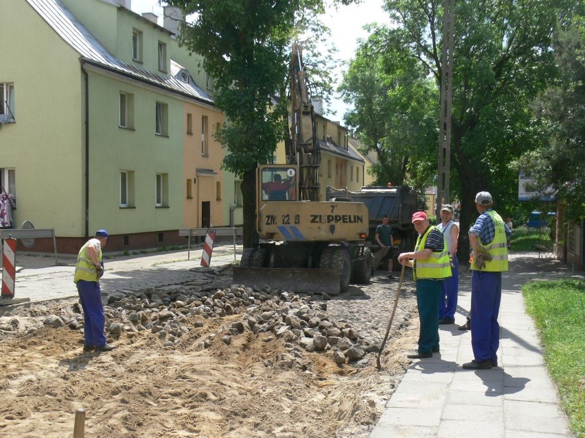 Rozpoczął się remont ulicy Wojska Polskiego w Łęczycy. Droga wyłączona dla ruchu [ZDJĘCIA]