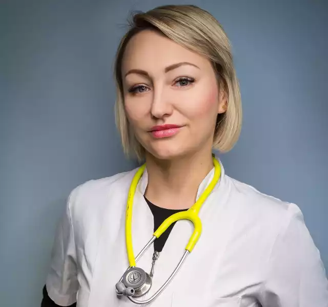 Lekarz Maria Huculak, lekarka chorób wewnętrznych w Szpitalu Murcki w Katowicach. Skończyła w 2012 r. Śląski Uniwersytet Medyczny.