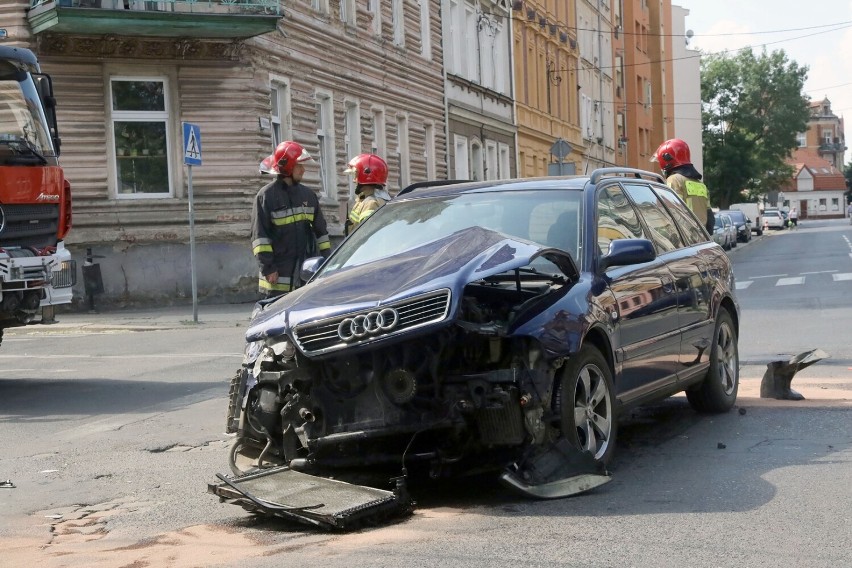 Wypadek na ulicy Lotniczej w Legnicy, to kolejny w tym miejscu