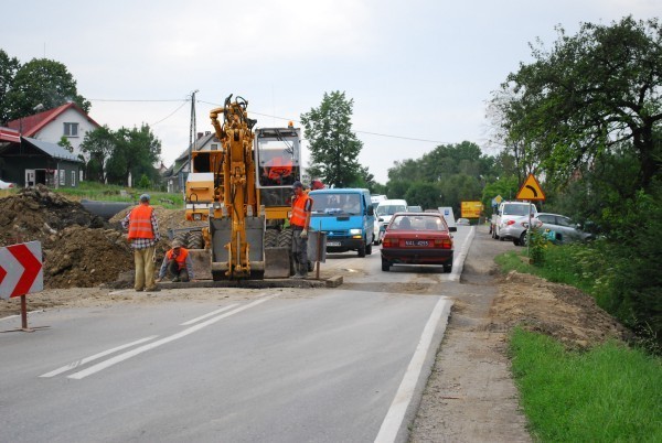 Już kilka tygodni trwa remont drogi krajowej nr 28 na odcinku od limanowskiego Rynku do granic miasta.