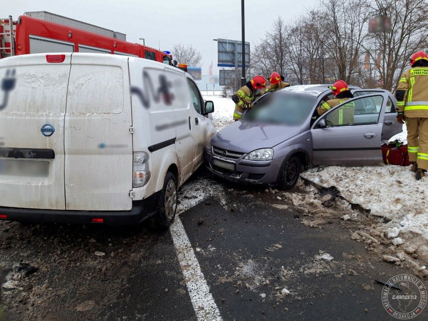 Wypadek trzech samochodów przy wyjeździe z M1 w Zabrzu. Ranne zostały dwie osoby