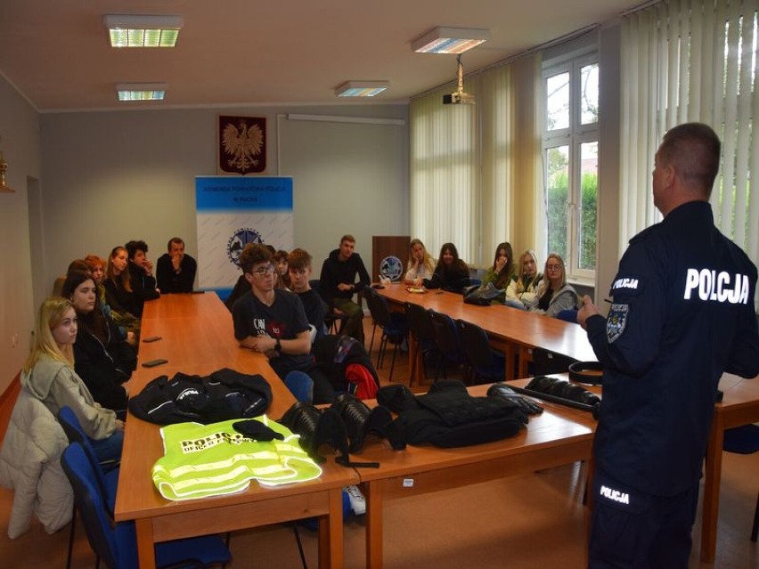 Komenda Powiatowa Policji w Pucku otworzyła swoje drzwi dla chętnych i ciekawych pracy policji - 22 września 2022