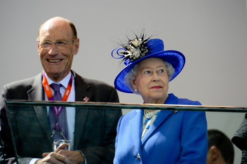 Na zdjęciu: królowa brytyjska wpadła na pływalnię zobaczyć...