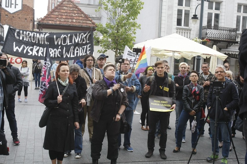 Manifestacja przeciwko ustawie antyaborcyjnej w Łodzi [ZDJĘCIA]