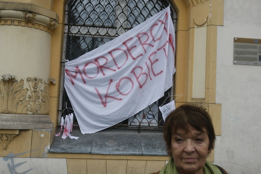 Manifestacja przeciwko ustawie antyaborcyjnej w Łodzi [ZDJĘCIA]