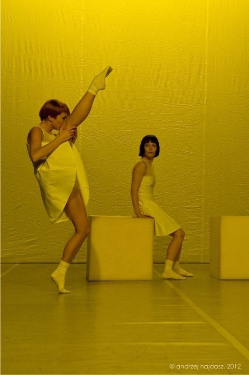 W spektaklu tańczyły: Katarzyna Kulmińska (z lewej) i...