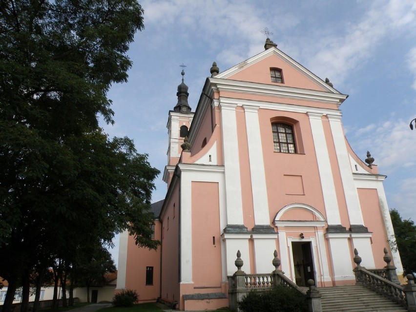 Piękny barokowy kościół został wybudowany w latach 1694-1745