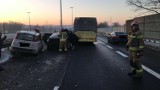 Zderzenie trzech samochodów i autobusu w Katowicach. Zakorkowany był zjazd na A4