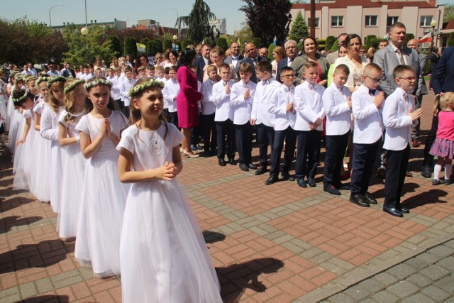 W parafii Najświętszej Maryi Panny Królowej Polski w Radomsku odbyła się Pierwsza Komunia Święta 2023