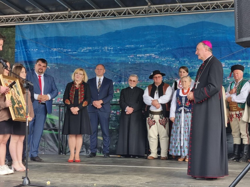 Nowy Sącz. Absolwenci Instytutu Ekonomicznego PWSZ z dyplomami. Mamy zdjęcia