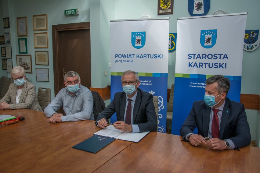 W Sierakowicach powstanie zamiejscowy punkt Wydziału Komunikacji - umowa podpisana