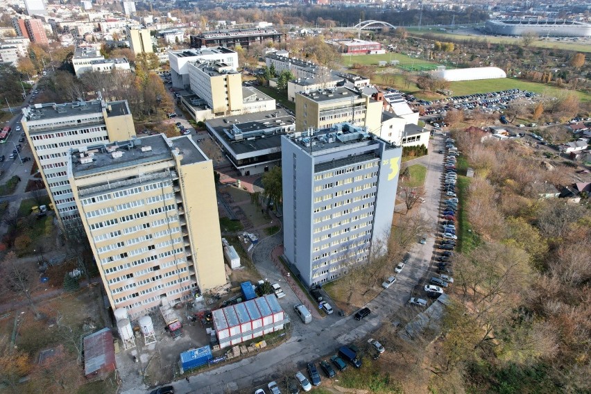 Lublin: Tragedia w akademiku przy Nadbystrzyckiej. Ciało 20-letniego studenta znaleziono przed budynkiem