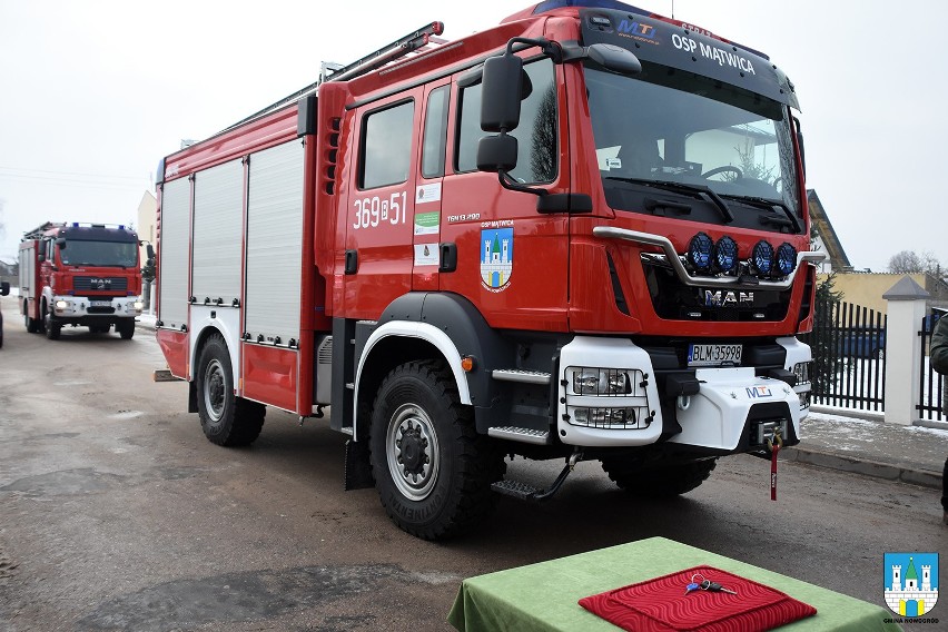 gm. Nowogród. Strażacy ochotnicy mają nowy wóz ratowniczo - gaśniczy [Zdjęcia]