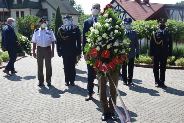 Święto Wojska Polskiego w Tychach.

Zobacz kolejne zdjęcia. Przesuwaj zdjęcia w prawo - naciśnij strzałkę lub przycisk NASTĘPNE