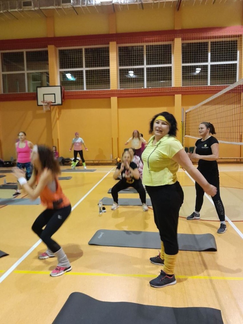 Gmina Blizanów. Andrzejkowy trening fitness w stylu lat 80....