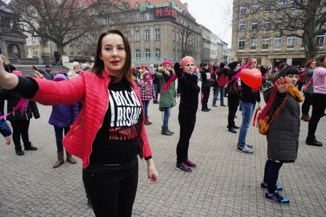 Akcja "One Billion Rising - nazywam się Miliard" na placu Wolności w Poznaniu