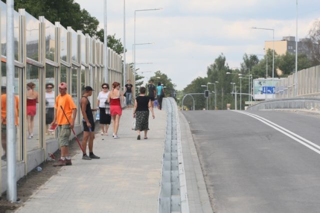 Z nowego wiaduktu herbskiego w ulicy 1 Maja w Kielcach korzystają już piesi.