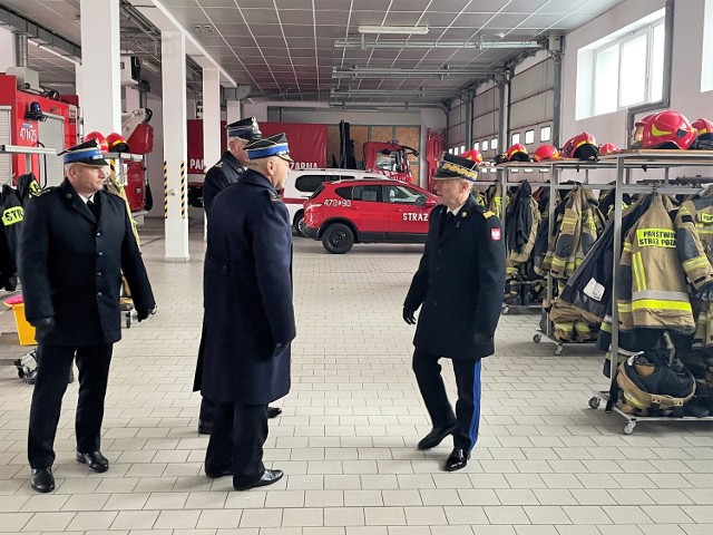 Komendant Główny Państwowej Straży Pożarnej, nadbrygadier Andrzej Bartkowiak przyjechał do komendy powiatowej w Lipnie, by porozmawiać ze strażakami i druhami o funkcjonowaniu jednostek.