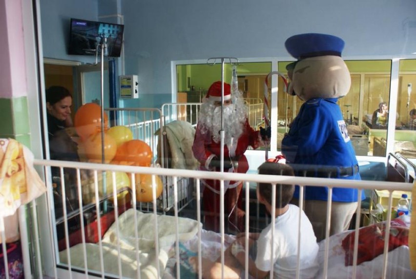 Szpital w Turku: Chore dzieci odwiedził Pyrek i Św. Mikołaj