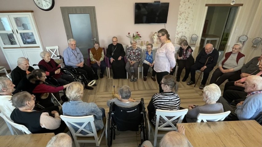 Świąteczne przygotowania i wyjątkowi goście w Domu Seniora w Wieluniu 