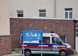 Pacjent wyskoczył przez okno szpitala w Świebodzinie. Znaleziono go po kilku godzinach na dachu wiaty. Jak do tego mogło dojść?