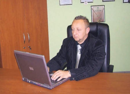 Marek Kubiczek na bieżąco kontroluje to, co na temat jego firmy pojawia się w sieci. fot.  arc