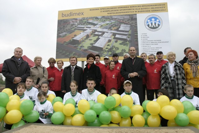 W uroczystej inauguracji dąbrowskiej budowy uczestniczyła także Jolanta Kwaśniewska