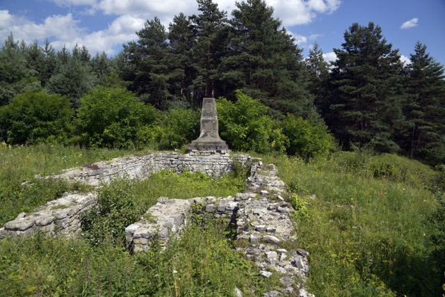 Stary Olkusz, pozostałości po kościele pw. św. Jana i grodziska