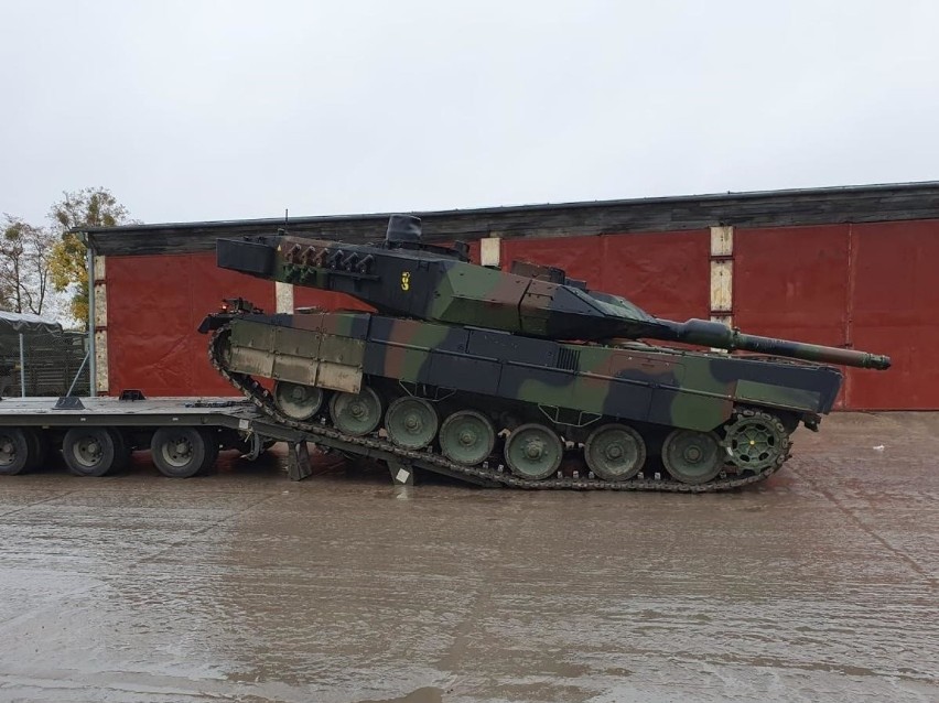 Transport czołgów 1. Warszawskiej Brygady Pancernej.