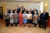 Pary świętujące złote gody odebrały medale w Kielcach. Wśród nich Tadeusz Matuszak, znany fotograf i bohater słynnego filmu. Zobacz zdjęcia